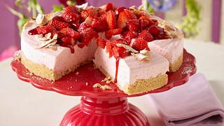 Kokos-Erdbeer-Torte Rezept - Foto: House of Food / Bauer Food Experts KG