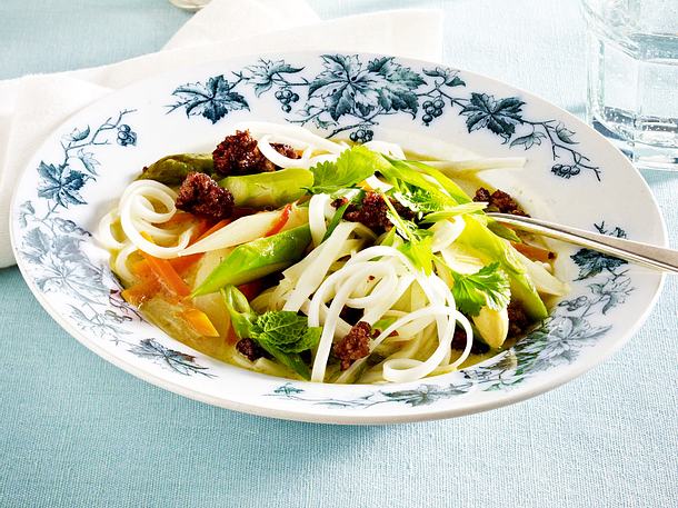 Kokos-Gemüseeintopf mit Hackfleisch und Reisnudeln Rezept