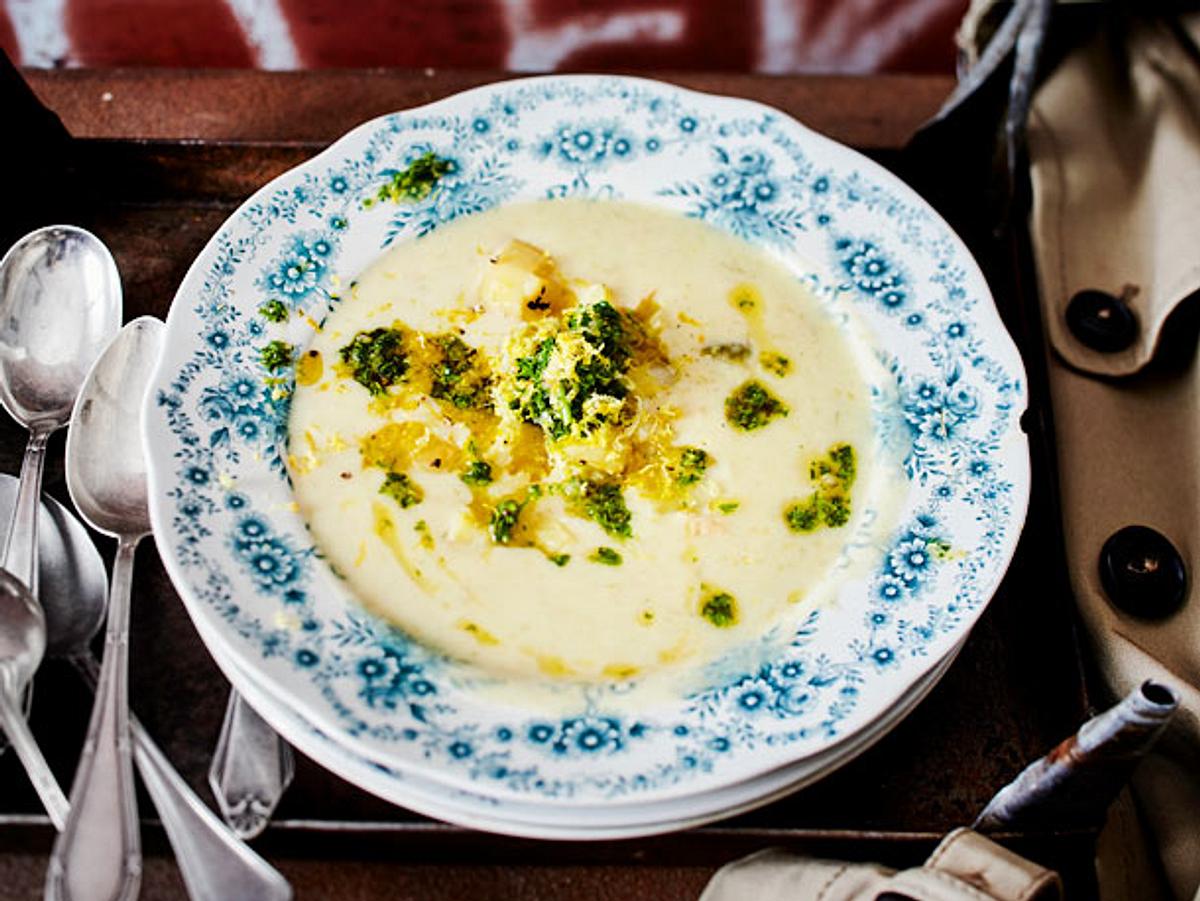 Kokos-Kartoffelsuppe mit Pistaziengremolata