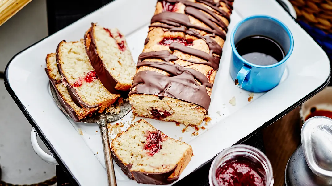 Kokos-Kastenkuchen Rezept - Foto: LECKER @ Bauer Media Group Kokos-Kastenkuchen Rezept - Foto: LECKER @ Bauer Media Group