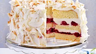 Kokos-Kirschtorte Rezept - Foto: LECKER @ Bauer Media Group Kokos-Kirschtorte Rezept - Foto: LECKER @ Bauer Media Group