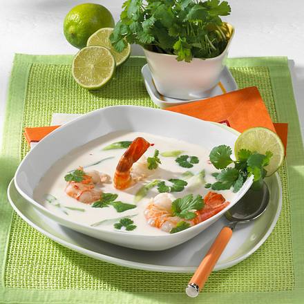 Kokos-Koriandersuppe mit Garnelen Rezept Kokos-Koriandersuppe mit Garnelen Rezept