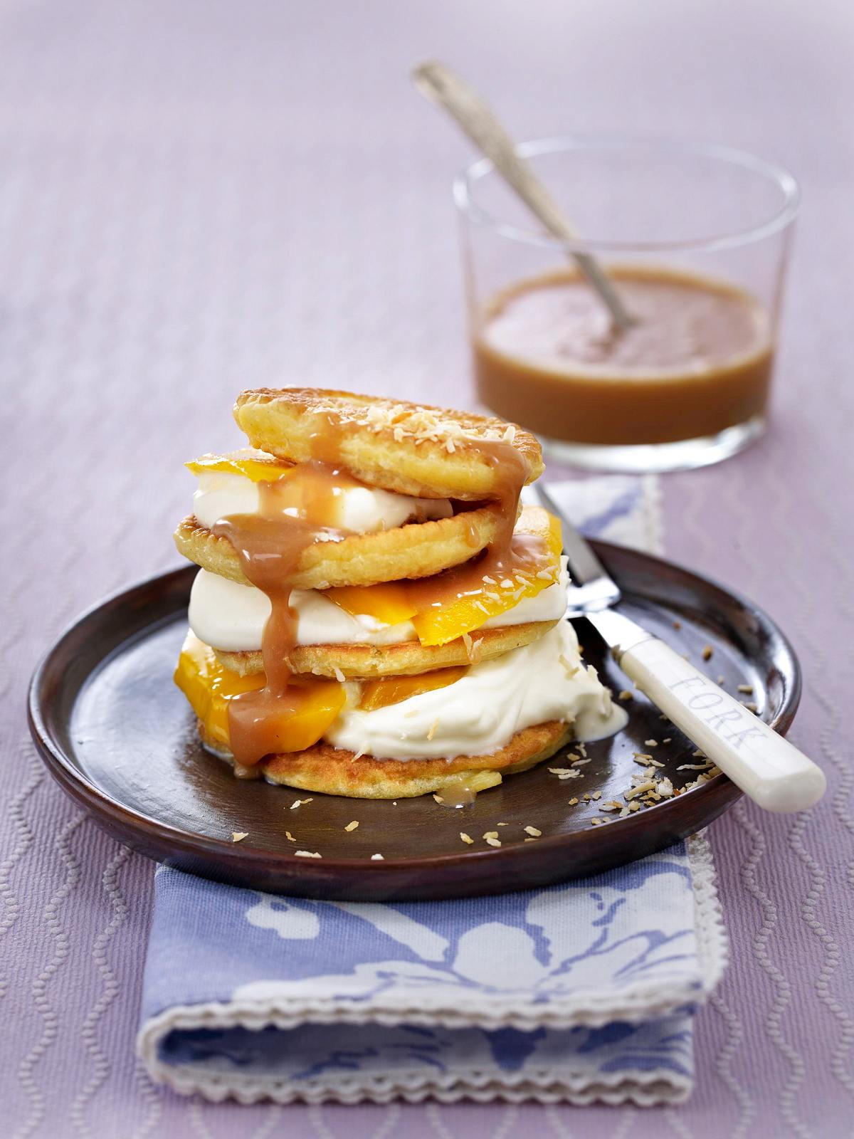 Kokos-Pancakes mit Mango und Toffeesoße Rezept