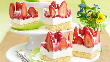 Kokos-Panna-cotta-Schnitten Rezept - Foto: LECKER @ Bauer Media Group
