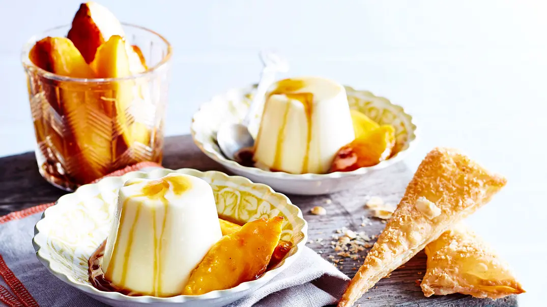 Kokos-Pannacotta mit gebratener Mango Rezept - Foto: Are Media Syndication Kokos-Pannacotta mit gebratener Mango Rezept - Foto: Are Media Syndication