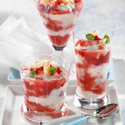 Kokos-Reis mit Rhabarber & Erdbeeren Rezept Kokos-Reis mit Rhabarber & Erdbeeren Rezept