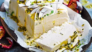 Kokos-Semifreddo mit Passionsfrüchten Rezept - Foto: LECKER @ Bauer Media Group