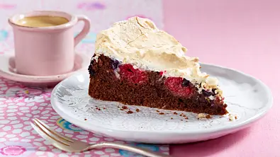 Kokos-Sommerbeeren-Kuchen Rezept - Foto: LECKER @ Bauer Media Group