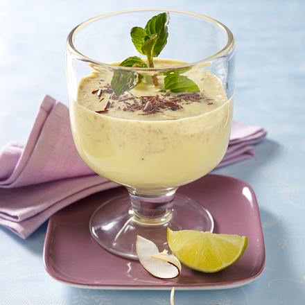 Kokosmilch mit Maracujasaft und Schokoraspel Rezept Kokosmilch mit Maracujasaft und Schokoraspel Rezept