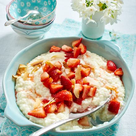 Kokosmilchreis mit marinierten Erdbeeren Rezept Kokosmilchreis mit marinierten Erdbeeren Rezept