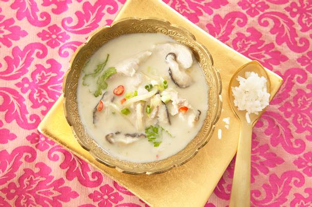 Kokosnusssuppe mit Hähnchen (Tom Kah Gai) Rezept Kokosnusssuppe mit Hähnchen (Tom Kah Gai) Rezept