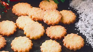 Kokosplätzchen Rezept - Foto: LECKER @ Bauer Media Group Kokosplätzchen Rezept - Foto: LECKER @ Bauer Media Group