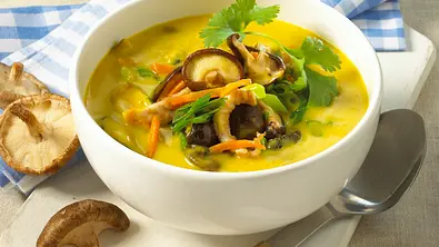 Kokossuppe mit Shiitake-Pilzen Rezept - Foto: LECKER @ Bauer Media Group