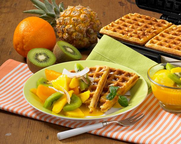 Kokoswaffeln mit exotischem Kompott Rezept Kokoswaffeln mit exotischem Kompott Rezept