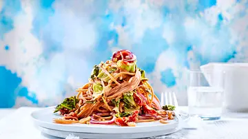 Kometenschnelle Wirsing-Carbonara Rezept - Foto: LECKER @ Bauer Media Group Kometenschnelle Wirsing-Carbonara Rezept - Foto: LECKER @ Bauer Media Group