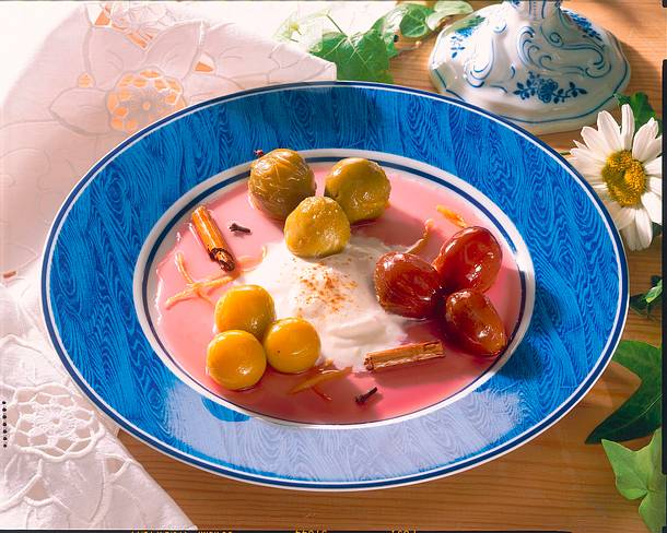 Kompott mit Dickmilch Rezept Kompott mit Dickmilch Rezept