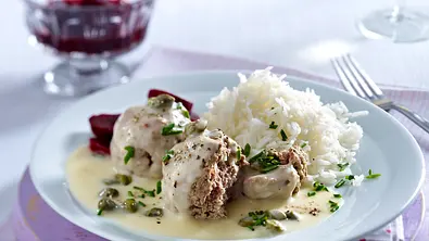 Königsberger Beefhackklopse in leichter Béchamelsoße Rezept - Foto: LECKER @ Bauer Media Group
