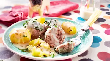 Königsberger Klopse mit Salzkartoffeln Rezept - Foto: LECKER @ Bauer Media Group Königsberger Klopse mit Salzkartoffeln Rezept - Foto: LECKER @ Bauer Media Group
