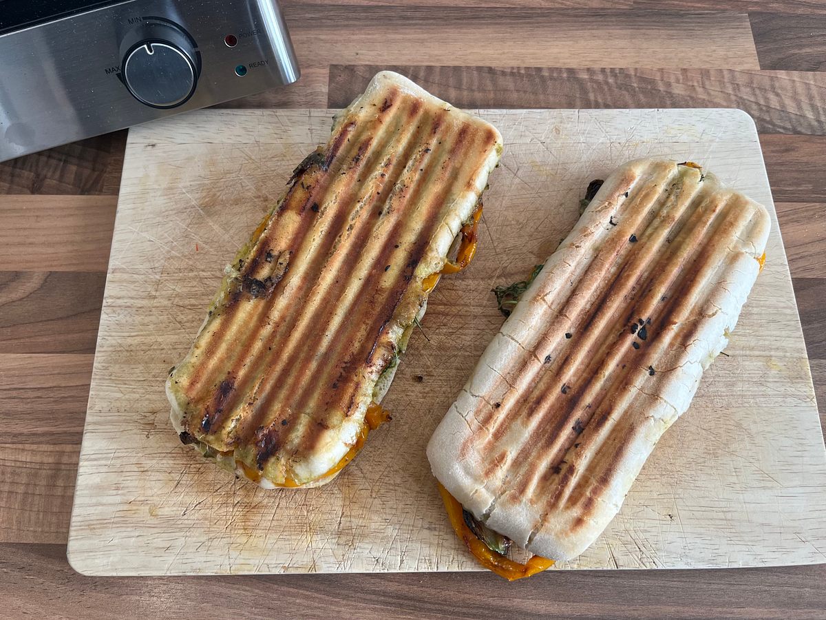 Meine Panini gegrillt mit dem Silvercrest Kitchen Tools 3-in-1 ist unten deutlich mit Fett vollgesogen