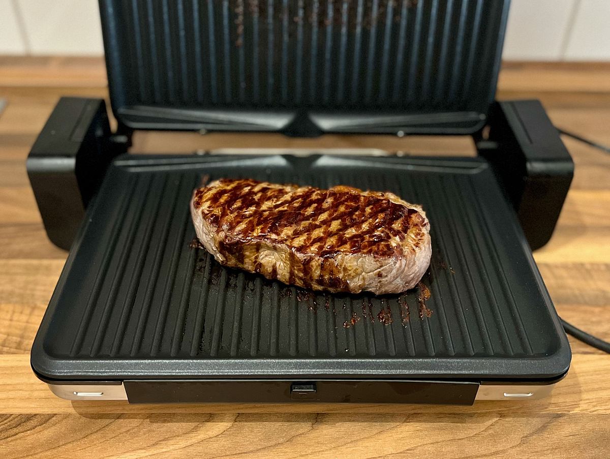 Mit dem WMF Lono Kontaktgrill 2-in-1 wird mein Steak sehr gur gegrillt, überschüssiges Fett läuft aber nicht ab