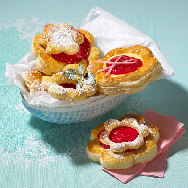 Kopenhagener mit Vanillecreme und Rhabarberkompott Rezept