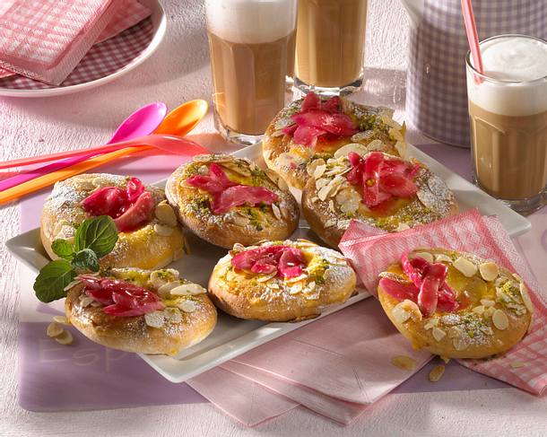 Kopenhagener mit Vanillepudding und Rhabarber Rezept