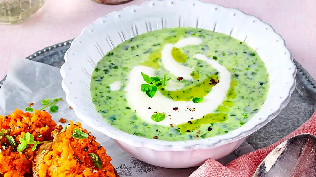 Kopfsalatsuppe mit Möhren-Crostini Rezept - Foto: LECKER @ Bauer Media Group Kopfsalatsuppe mit Möhren-Crostini Rezept - Foto: LECKER @ Bauer Media Group
