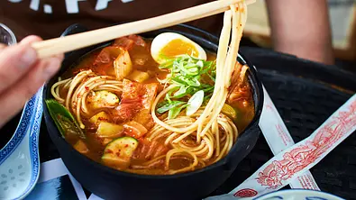 Koreanischer Nudeleintopf (So Na Mu) Rezept - Foto: LECKER @ Bauer Media Group
