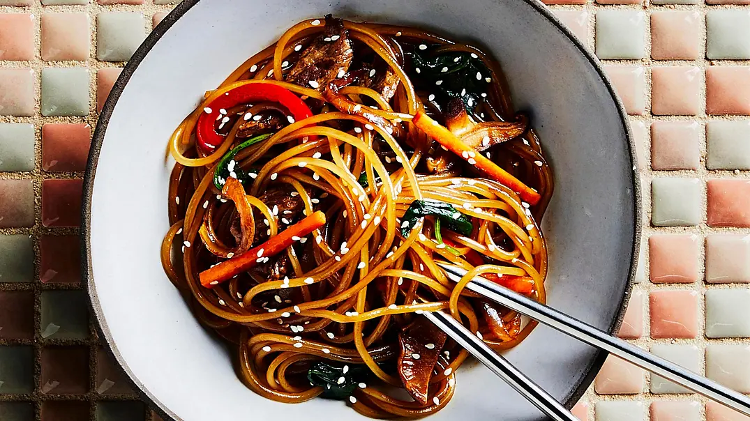Koreanisches Japchae - Foto: Image Professionals Koreanisches Japchae - Foto: Image Professionals