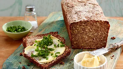 Körniges Vollkornbrot Rezept - Foto: LECKER @ Bauer Media Group