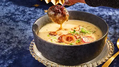 Kosmisch leckere Fonduesuppe Rezept - Foto: LECKER @ Bauer Media Group