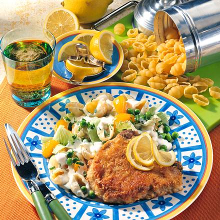 Kotelett in Käsehülle mit Nudel-Salat Rezept