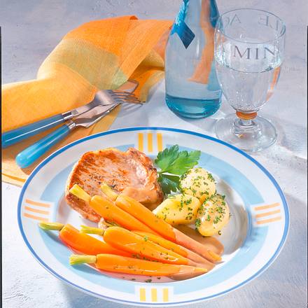 Kotelett mit jungen Möhren Rezept Kotelett mit jungen Möhren Rezept