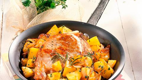 Kotelett mit Kräuter-Kartoffeln Rezept - Foto: Först, Thomas