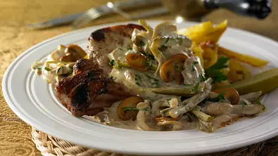 Kotelett Stroganoff Rezept - Foto: LECKER @ Bauer Media Group