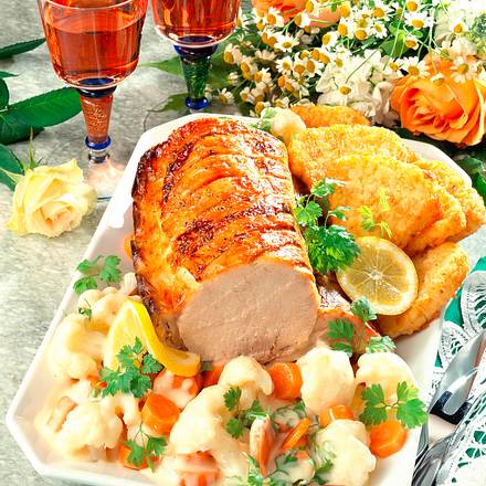 Kotelettbraten mit Blumenkohl-Möhren-Gemüse Rezept Kotelettbraten mit Blumenkohl-Möhren-Gemüse Rezept