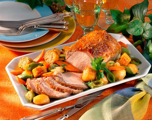 Kotelettbraten mit Schmorgemüse und Kartoffeln Rezept Kotelettbraten mit Schmorgemüse und Kartoffeln Rezept