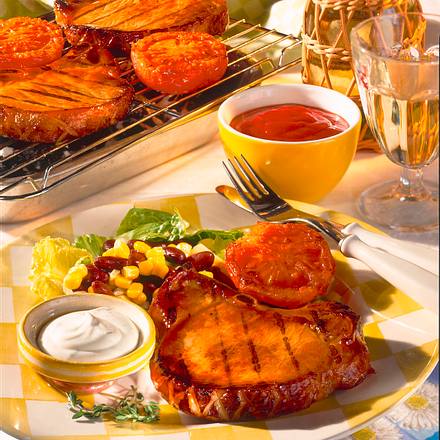 Koteletts mit geschmolzener Tomate und mexikanischen Bohnensalat Rezept