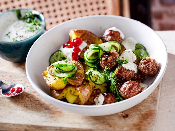 Köttbullar aus dem Ofen mit Smashed Potatoes Rezept