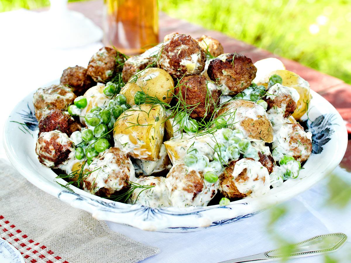 Köttbullar-Kartoffelsalat Rezept