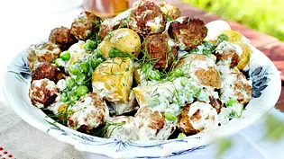 Köttbullar-Kartoffelsalat Rezept - Foto: LECKER @ Bauer Media Group Köttbullar-Kartoffelsalat Rezept - Foto: LECKER @ Bauer Media Group