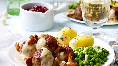 Köttbullar mit Pfifferlingssoße Rezept - Foto: House of Food / Bauer Food Experts KG