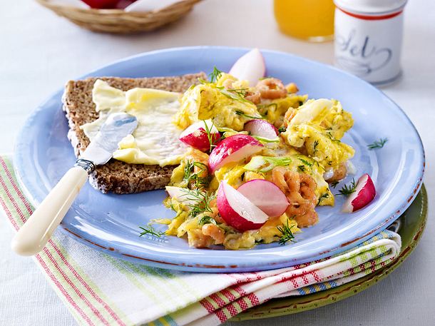 Krabbenrührei mit Radieschen Rezept Krabbenrührei mit Radieschen Rezept