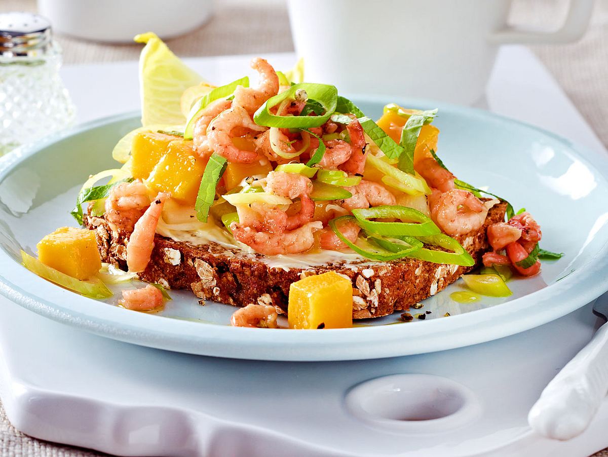 Krabbensalat auf Schwarzbrot Rezept