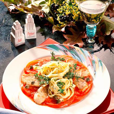 Kräuter-Bandnudeln auf Putengeschnetzeltes Rezept Kräuter-Bandnudeln auf Putengeschnetzeltes Rezept