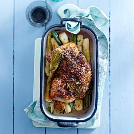 Kräuter-Braten auf Frühlingszwiebel-Bett Rezept