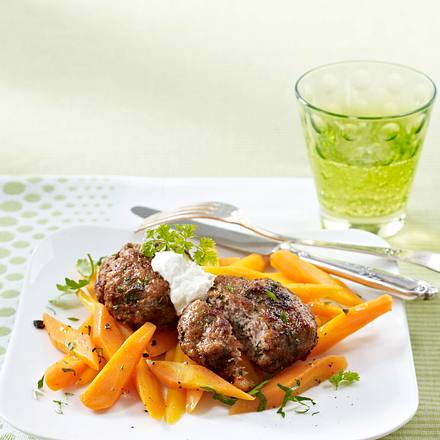 Kräuter-Frikadellen mit Möhren Rezept Kräuter-Frikadellen mit Möhren Rezept