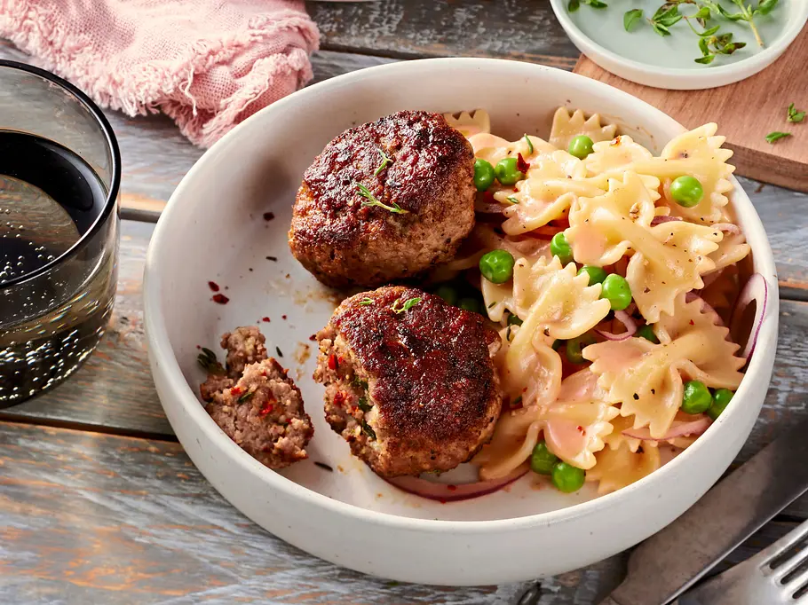 Kräuter-Frikadellen zu Nudelsalat fürs Büro Rezept Kräuter-Frikadellen zu Nudelsalat fürs Büro Rezept