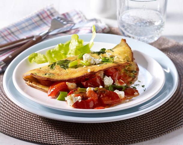 Kräuter-Omelett mit Tomaten-Ragout und Fetakäse Rezept