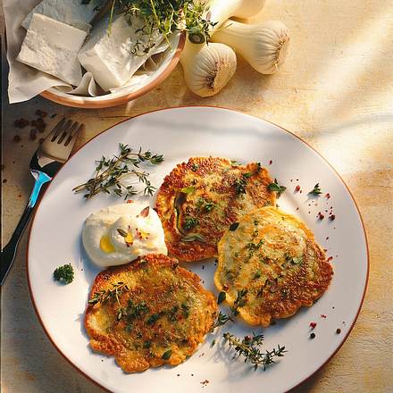 Kräuter-Pfannkuchen mit Schafskäsecreme Rezept